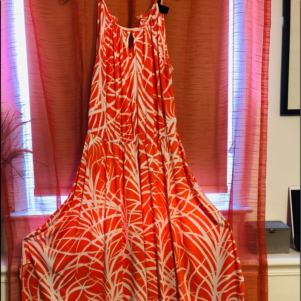 Drape sleeveless dress.